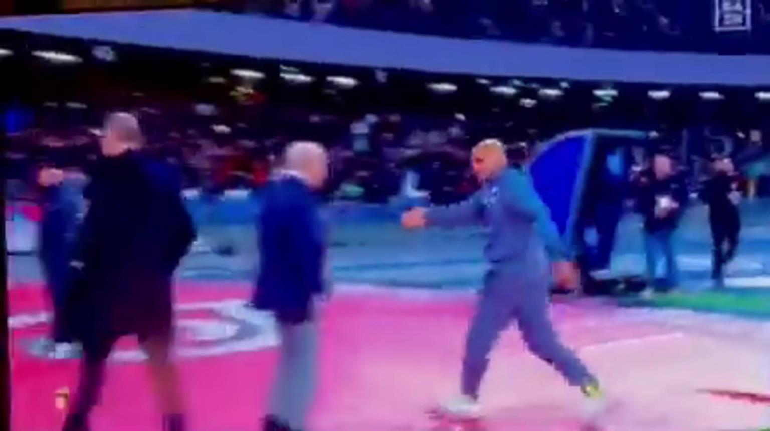 国外网友调侃：这是马蒂奇赛后见到奥纳纳的样子