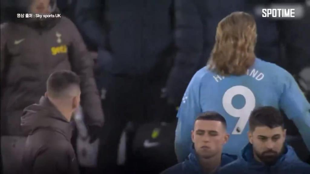 火爆~哈兰德现场失控狂飙脏话，这一头金发是真吸眼球啊